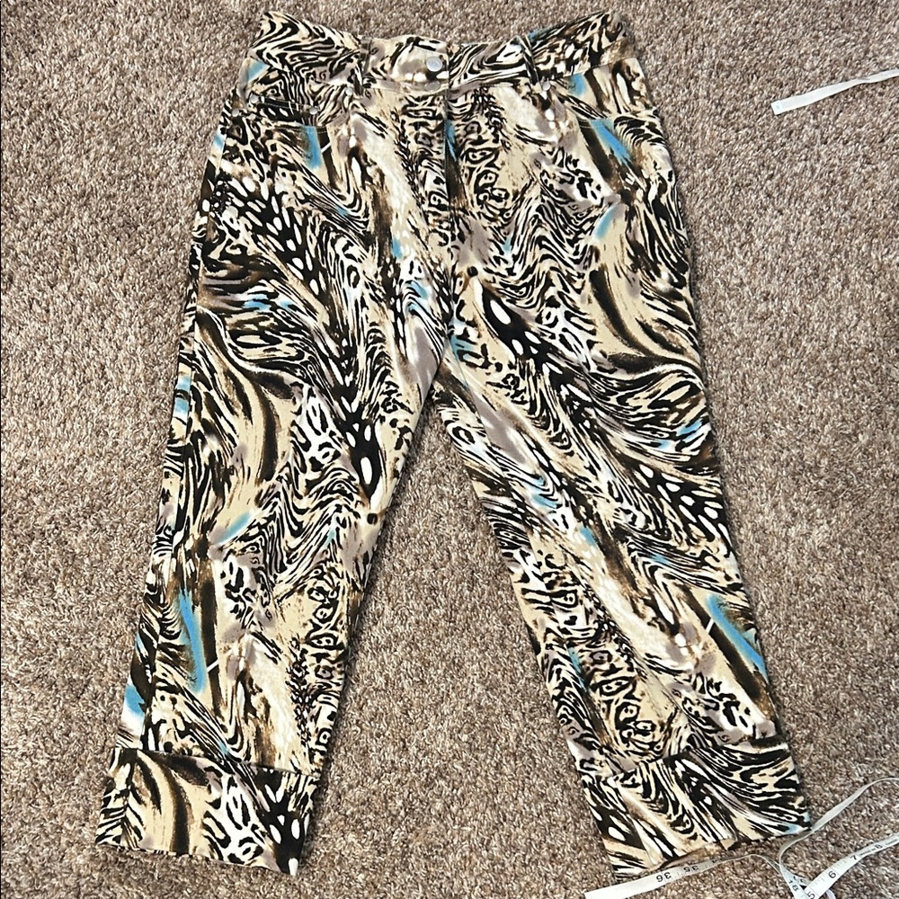 NWOT Stylish Multicolor Women’s capri’s by VN size 8